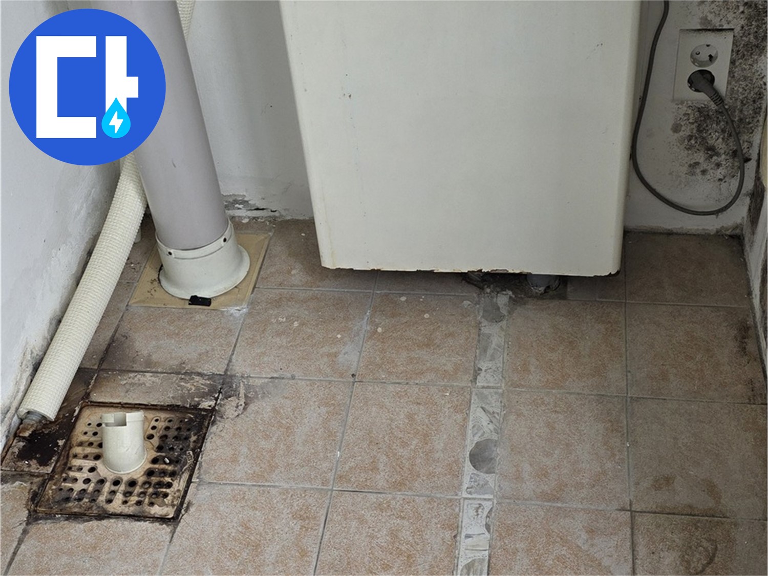 베란다 창틀 실리콘 노후 - 빗물 누수 해결